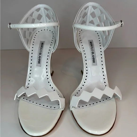 NEW!! Never Worn!! Manolo Blahnik White Heels! - Picture 2 of 4